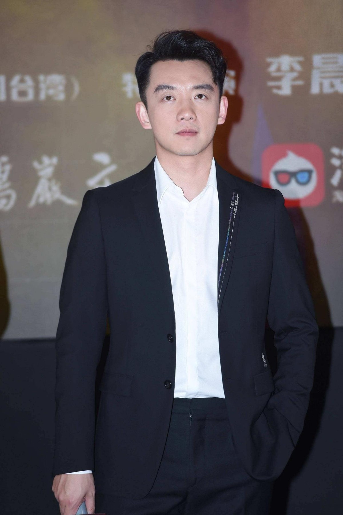 郑凯个人资料简介(被“女海王”骗,被女富豪伤,情感磋磨后娶平凡女孩很幸福)