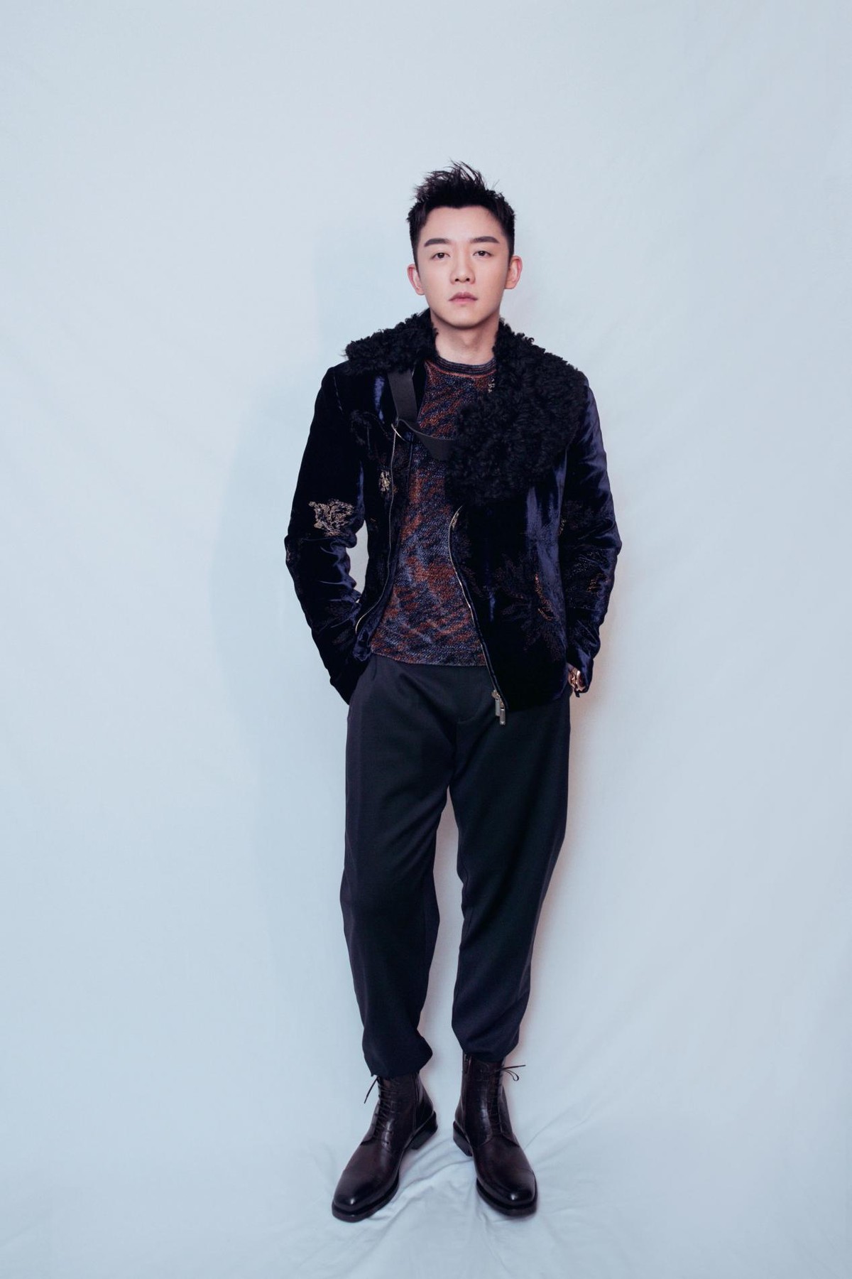 郑凯个人资料简介(被“女海王”骗,被女富豪伤,情感磋磨后娶平凡女孩很幸福)