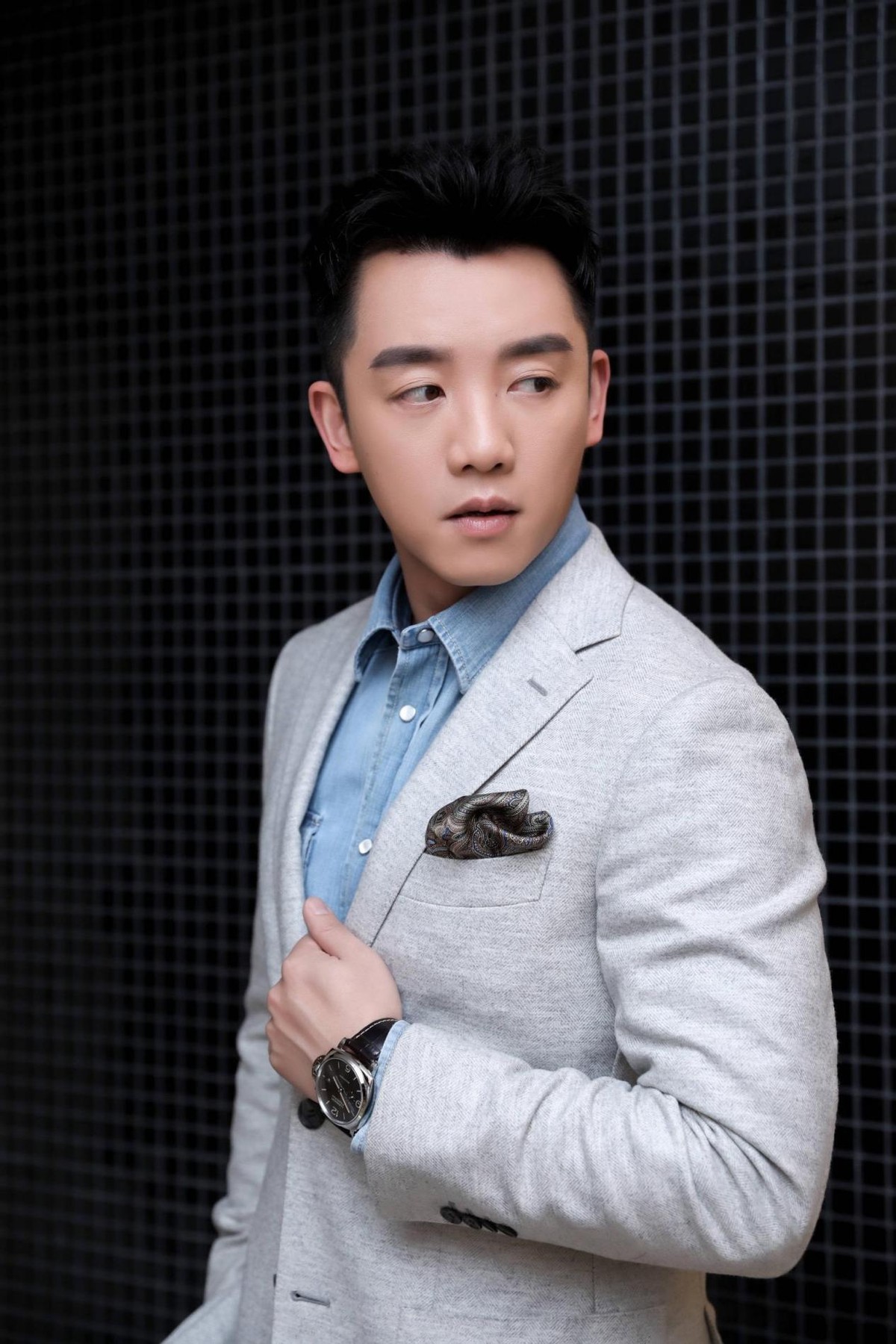 郑凯个人资料简介(被“女海王”骗,被女富豪伤,情感磋磨后娶平凡女孩很幸福)