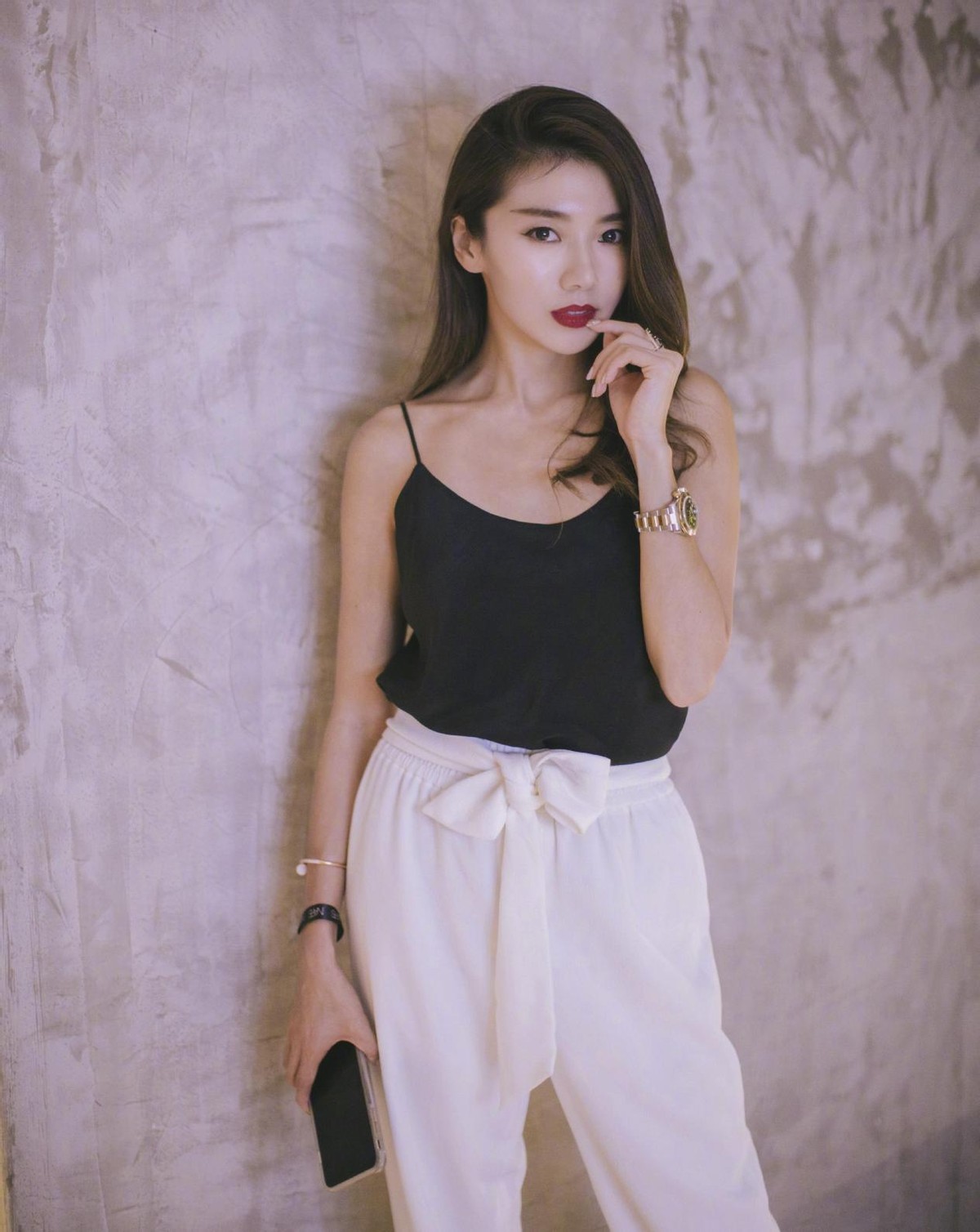 郑凯个人资料简介(被“女海王”骗,被女富豪伤,情感磋磨后娶平凡女孩很幸福)