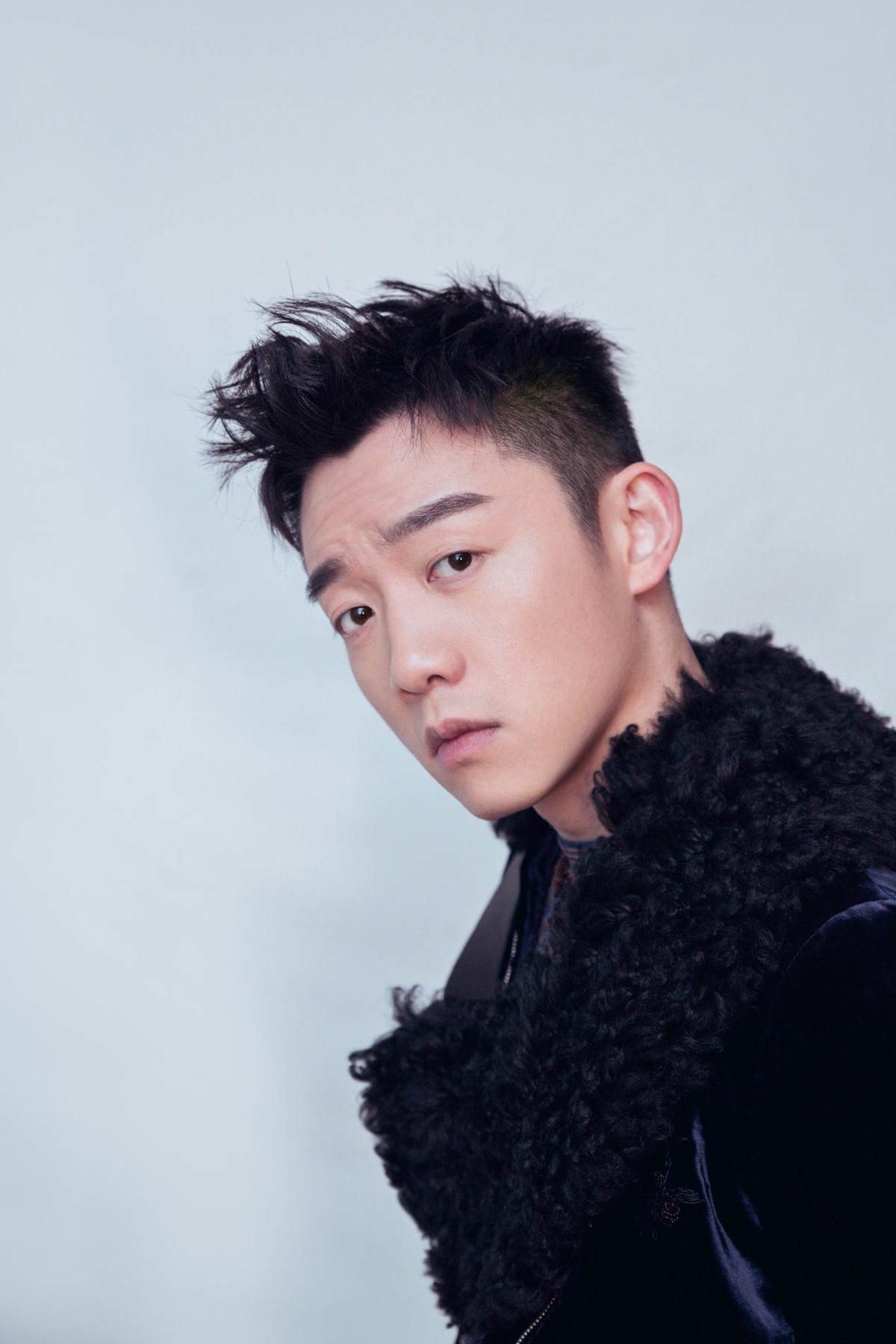 郑凯个人资料简介(被“女海王”骗,被女富豪伤,情感磋磨后娶平凡女孩很幸福)