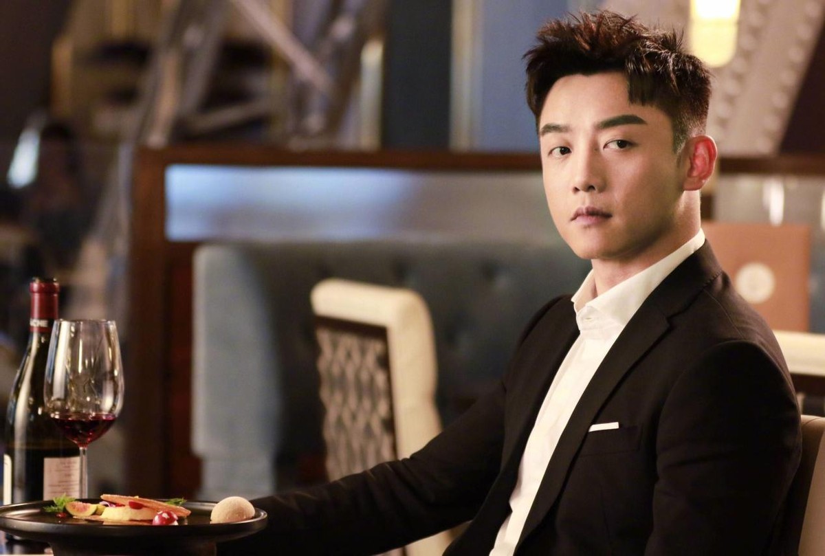 郑凯个人资料简介(被“女海王”骗,被女富豪伤,情感磋磨后娶平凡女孩很幸福)