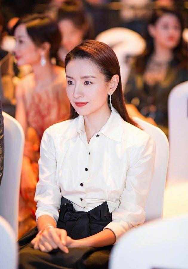 董洁老公是谁(董洁维基百科显示已婚,并且另育有一女,工作人员正面回应)