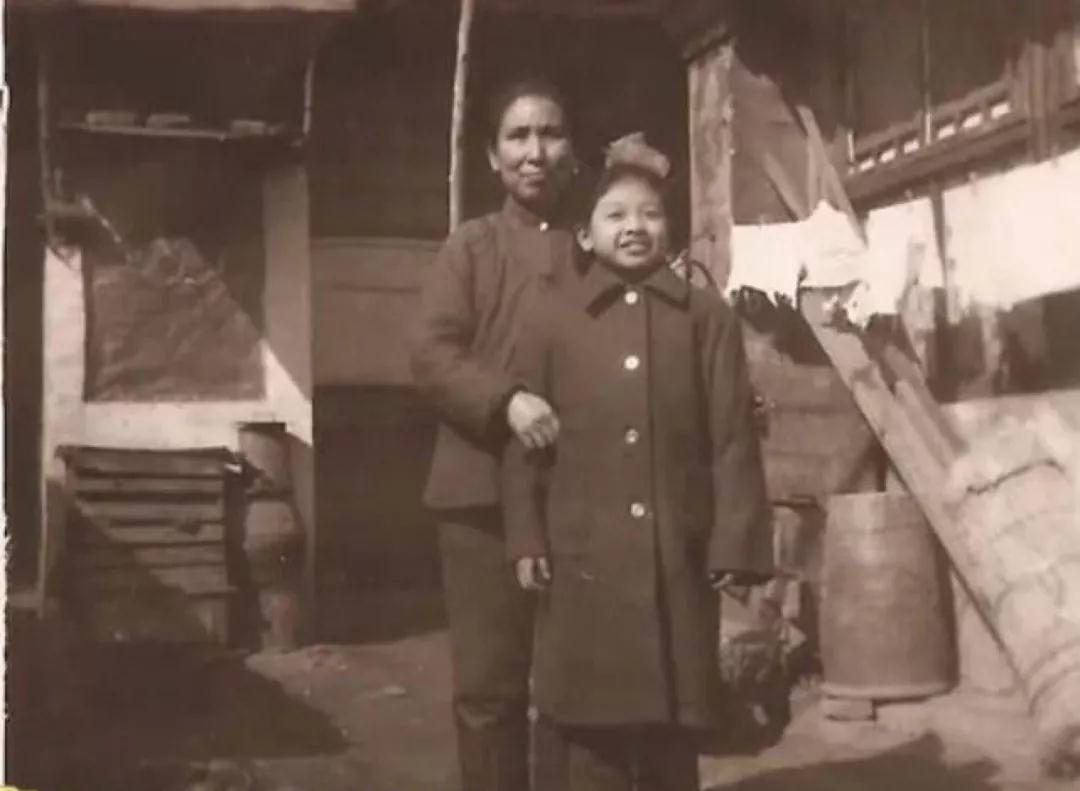 韩红的母亲是谁(韩红的母亲雍西:早年丧夫后再婚,现在最担心女儿的婚事)