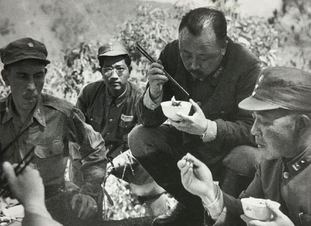 卫立惶简介(抗日名将卫立煌,屡受对手认可,1955年回到大陆后官至副国)