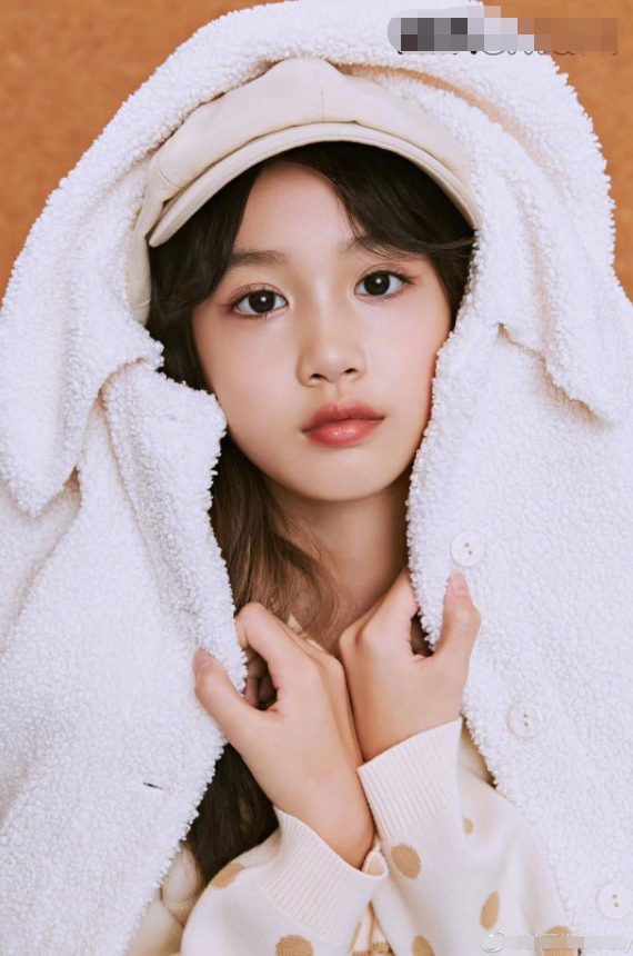 考拉是谁的女儿9钟丽缇女儿考拉大片曝光!眼睛大得像洋娃娃)