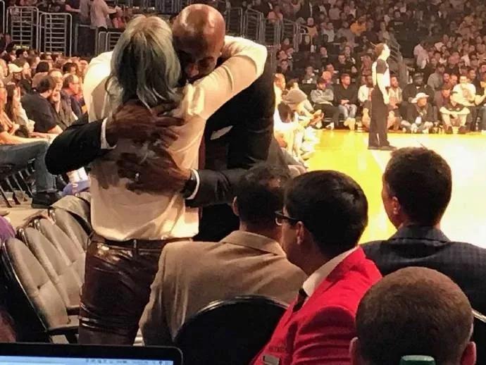 科比是谁(带你认识不一样的科比,35岁创立10亿基金,39岁摘得奥斯卡)