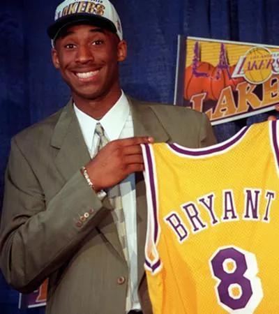 科比是谁(带你认识不一样的科比,35岁创立10亿基金,39岁摘得奥斯卡)