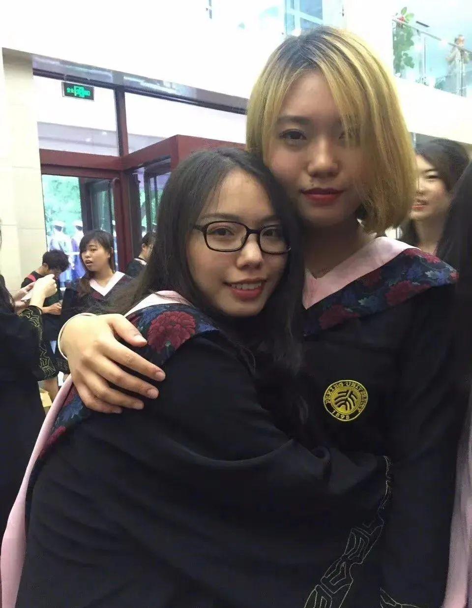 李雪琴是谁(名和利,救不了李雪琴)