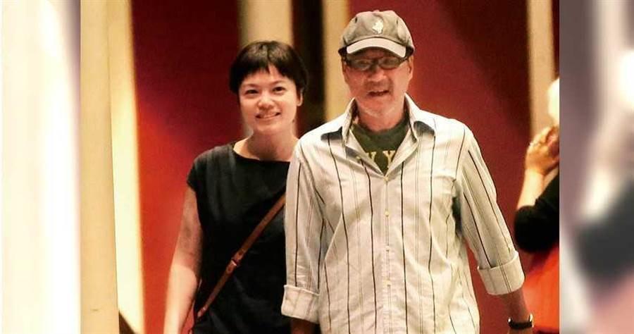 李宗盛老婆是谁(李宗盛小27岁娇妻罕曝光,面容清秀略发福,夫妻牵手淘古董显恩爱)