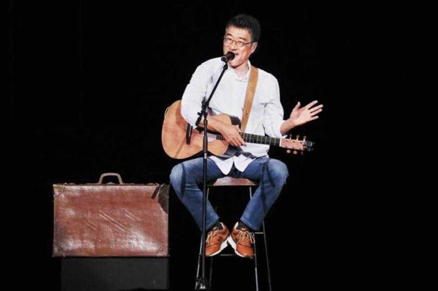 李宗盛老婆是谁(李宗盛小27岁娇妻罕曝光,面容清秀略发福,夫妻牵手淘古董显恩爱)