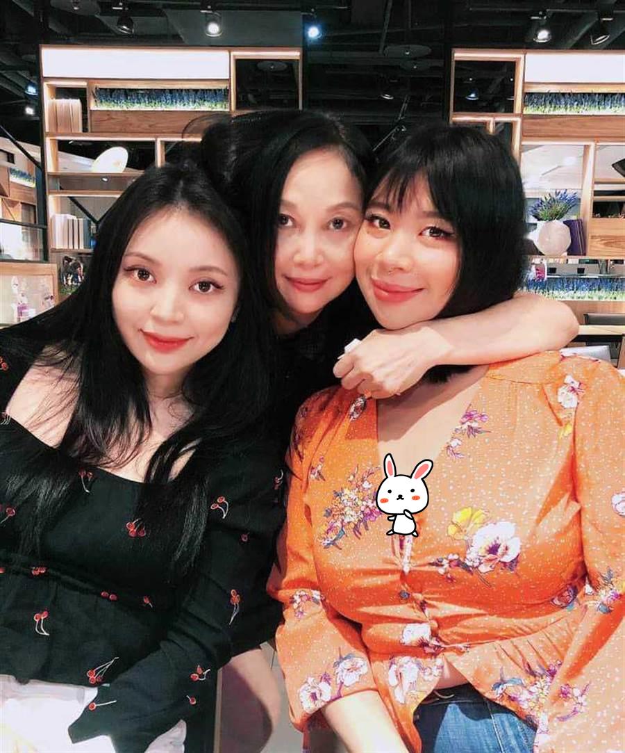 李宗盛老婆是谁(李宗盛小27岁娇妻罕曝光,面容清秀略发福,夫妻牵手淘古董显恩爱)