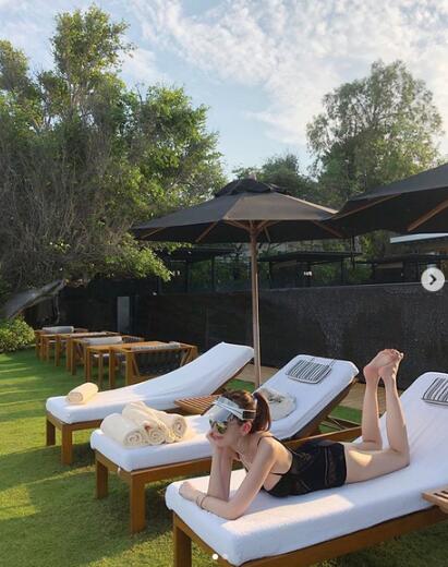 林志颖老婆是谁(林志颖老婆陈若仪海边大秀好身材,手上40万的手镯亮了)