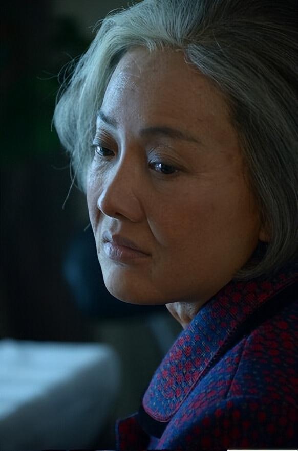 牛莉老公是谁(牛莉丈夫刘亚东,娶演员妻子婚后生下一女,一家三口和和美美)