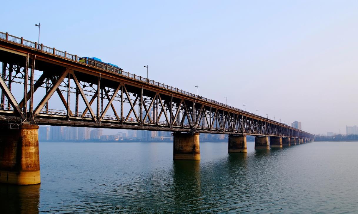 钱塘江大桥是谁设计的(茅以升造“钱塘江大桥”时,为何要特意留个大洞?)