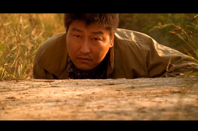 杀人回忆凶手是谁(《杀人回忆》的凶手究竟是谁?电影里其实已经说清楚了)