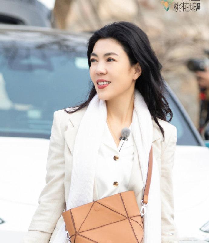 苏芒是谁(一天650的生活费还不够,苏芒她到底是何许人也?)