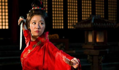 孙尚香是谁(孙尚香：一位“不爱红装爱武装”的奇女子，结局成了历史之谜)