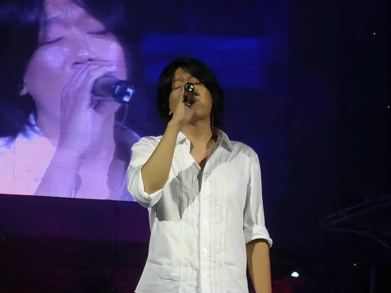 同桌的你是谁唱的(一首《同桌的你》让他赚了800万,为啥词曲作者高晓松只赚了800块)