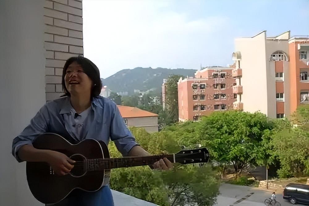 同桌的你是谁唱的(一首《同桌的你》让他赚了800万,为啥词曲作者高晓松只赚了800块)