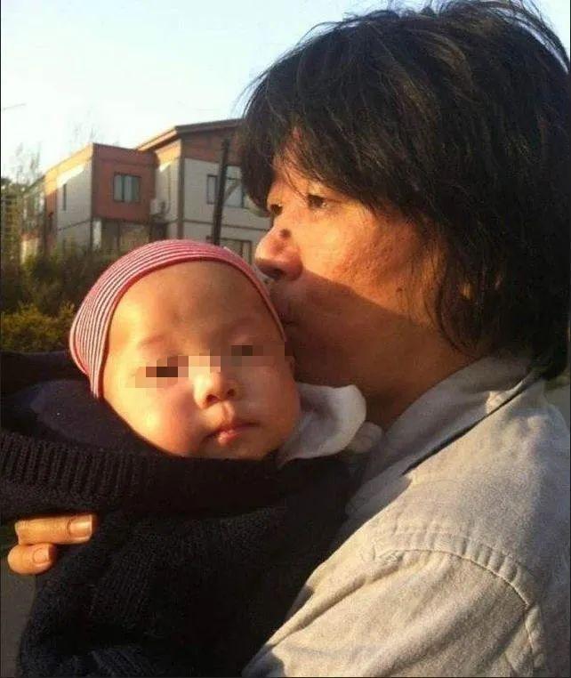 同桌的你是谁唱的(一首《同桌的你》让他赚了800万,为啥词曲作者高晓松只赚了800块)