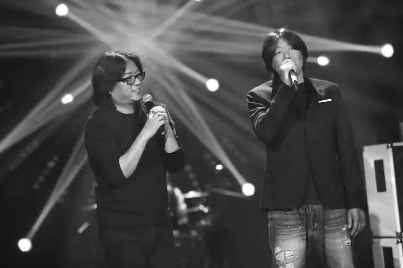 同桌的你是谁唱的(一首《同桌的你》让他赚了800万,为啥词曲作者高晓松只赚了800块)