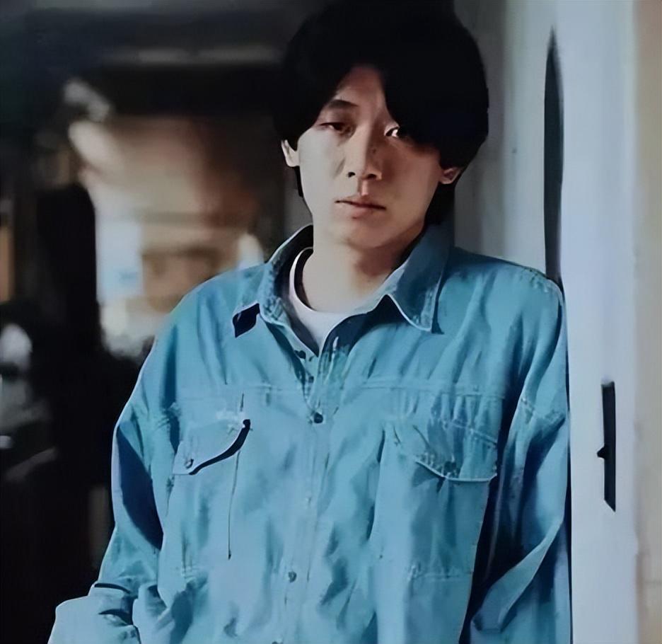 同桌的你是谁唱的(一首《同桌的你》让他赚了800万,为啥词曲作者高晓松只赚了800块)