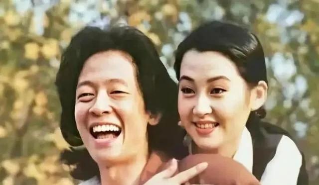 王志文的老婆是谁(王志文:娶富婆陈坚红,饭都是他做的,如今生活还好吗?)