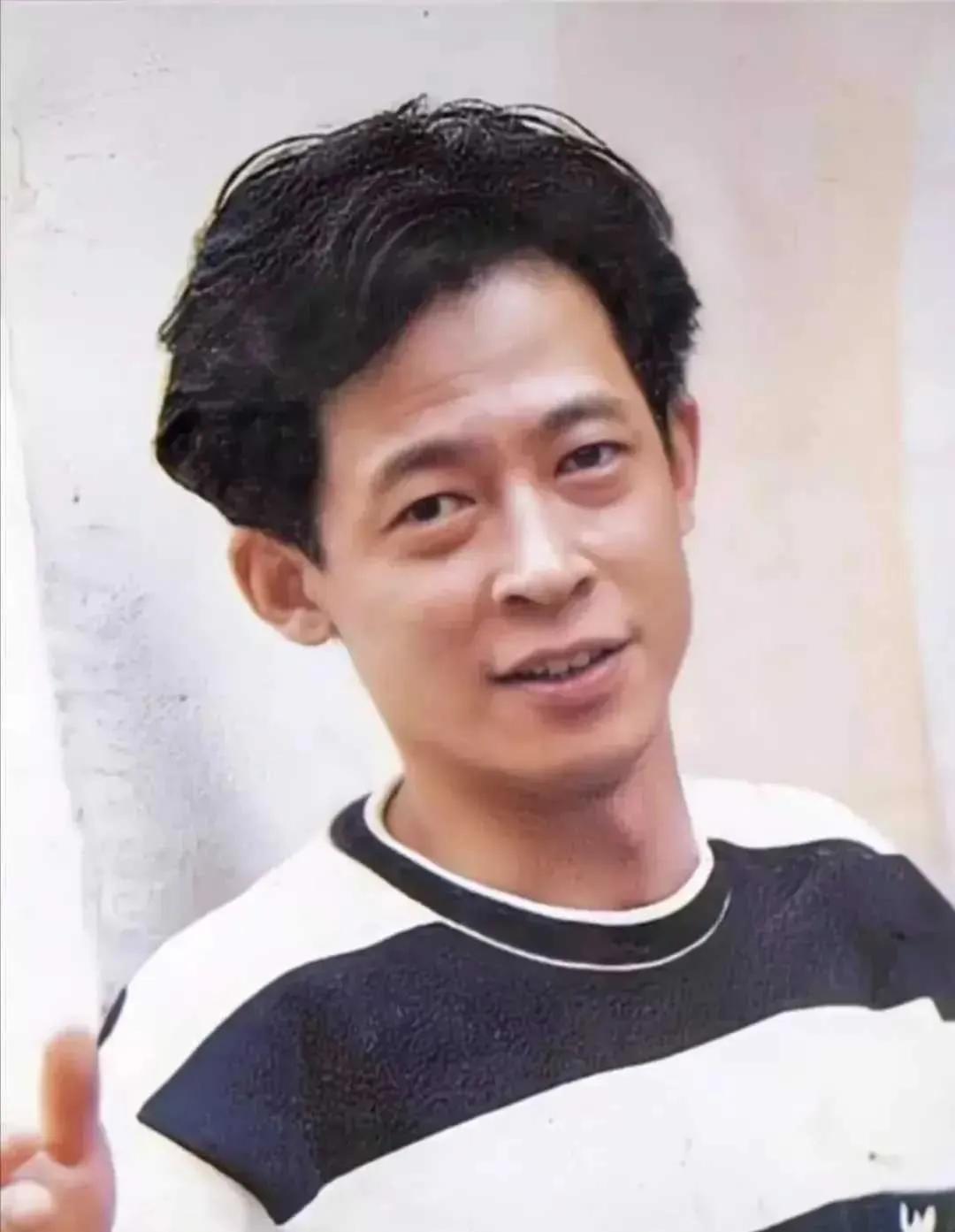 王志文的老婆是谁(王志文:娶富婆陈坚红,饭都是他做的,如今生活还好吗?)