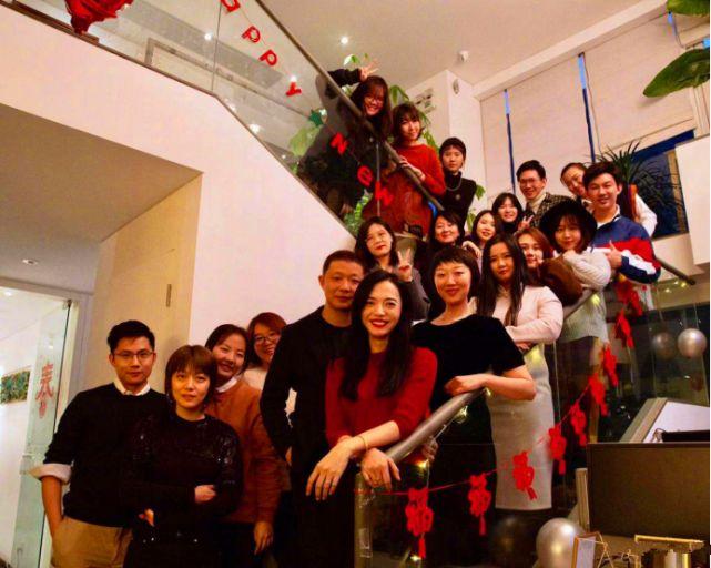 姚晨的老公是谁(姚晨为老公曹郁庆生深情相吻,夫妻多张恩爱私密照曝光)