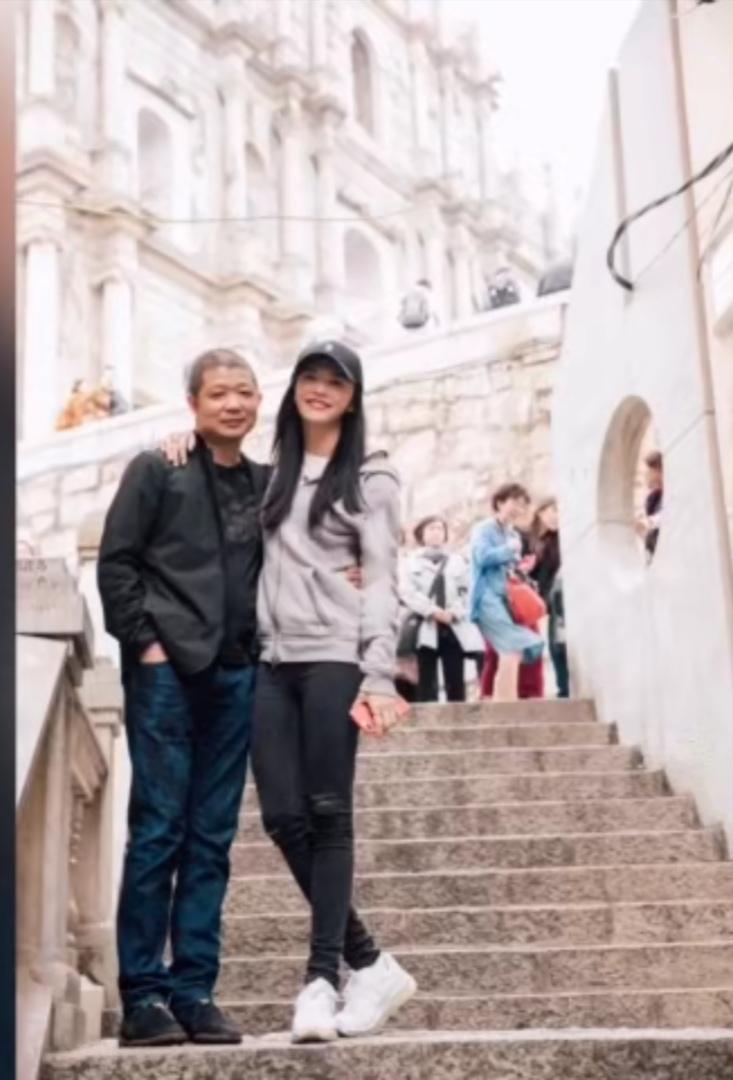 姚晨的老公是谁(姚晨为老公曹郁庆生深情相吻,夫妻多张恩爱私密照曝光)