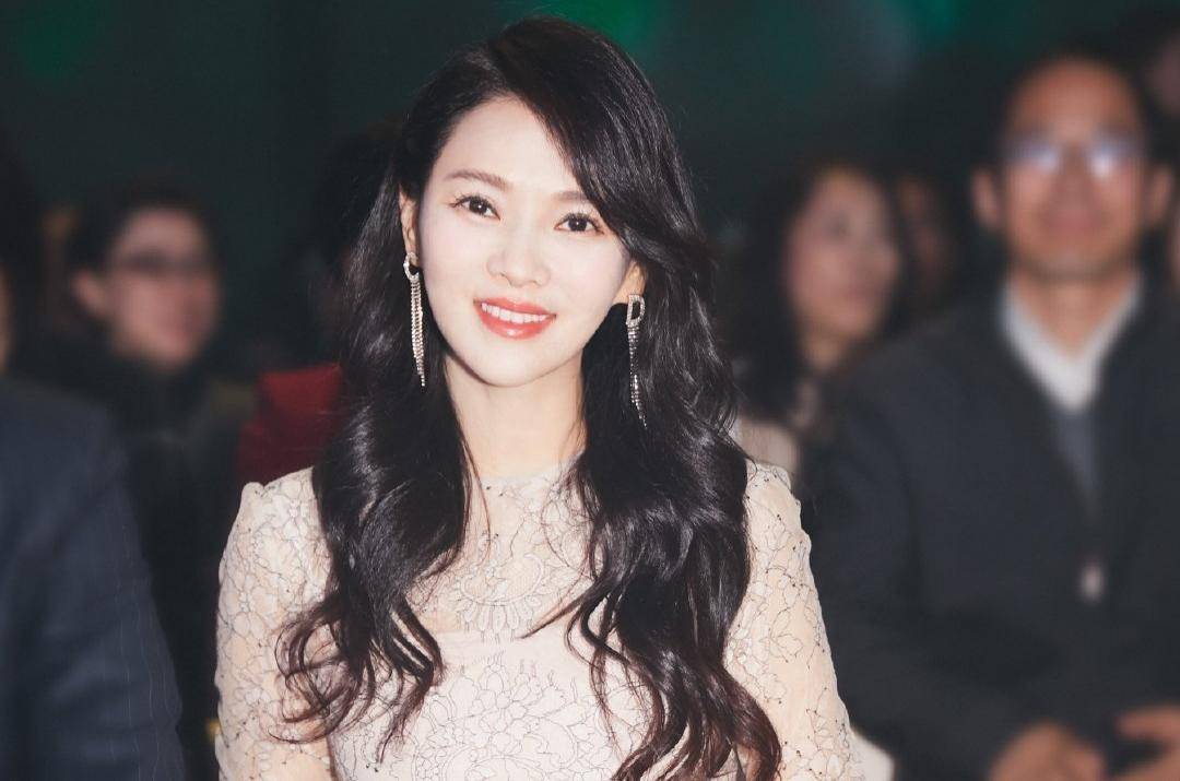 伊能静老公是谁(伊能静的两任老公:一个是天赋异禀的歌王,一个是厚积薄发的影帝)