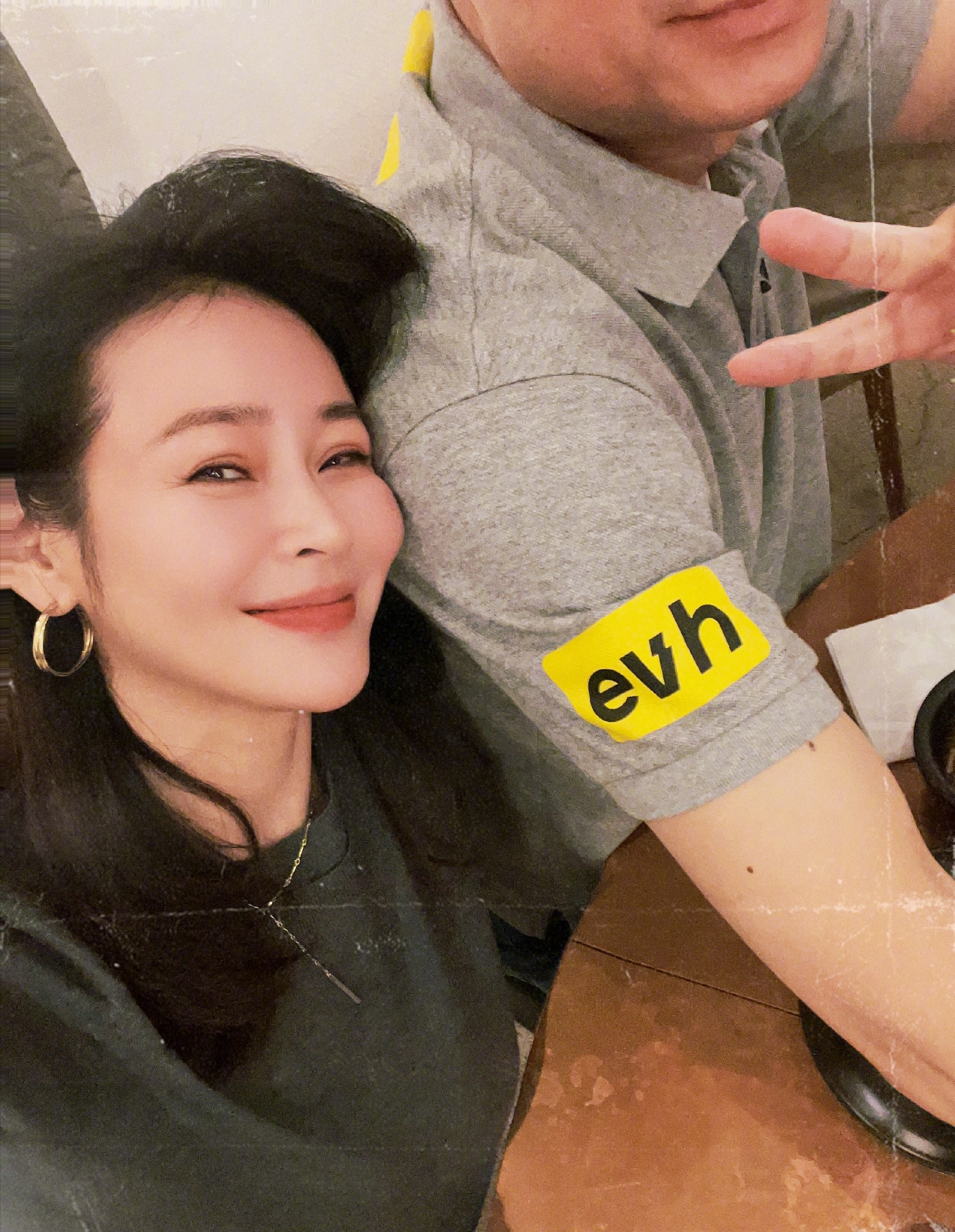 于明加老公是谁 现任(于明加丈夫胡俊:相亲娶女明星,直男婚后也可以变浪漫)