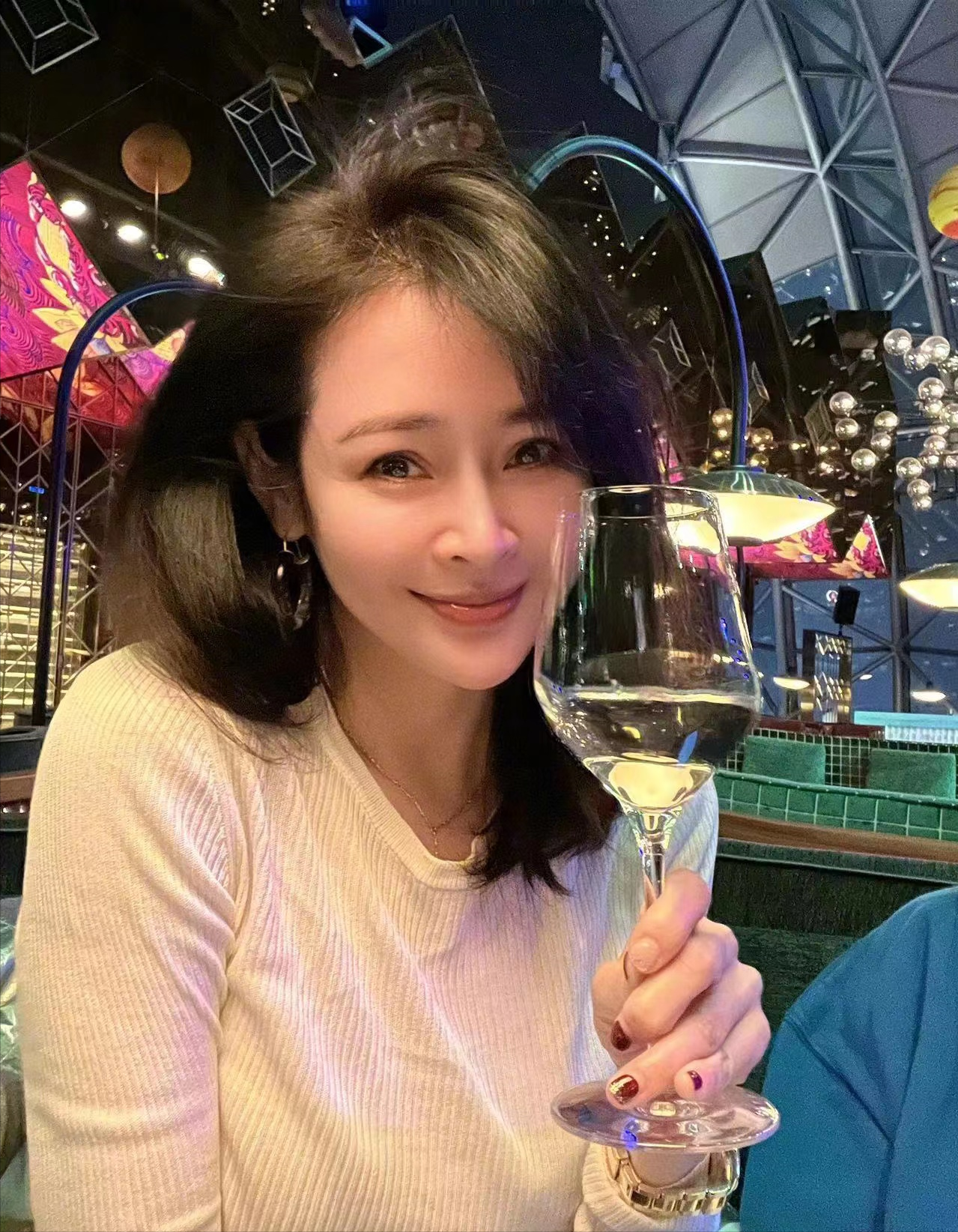 于明加老公是谁 现任(于明加丈夫胡俊:相亲娶女明星,直男婚后也可以变浪漫)