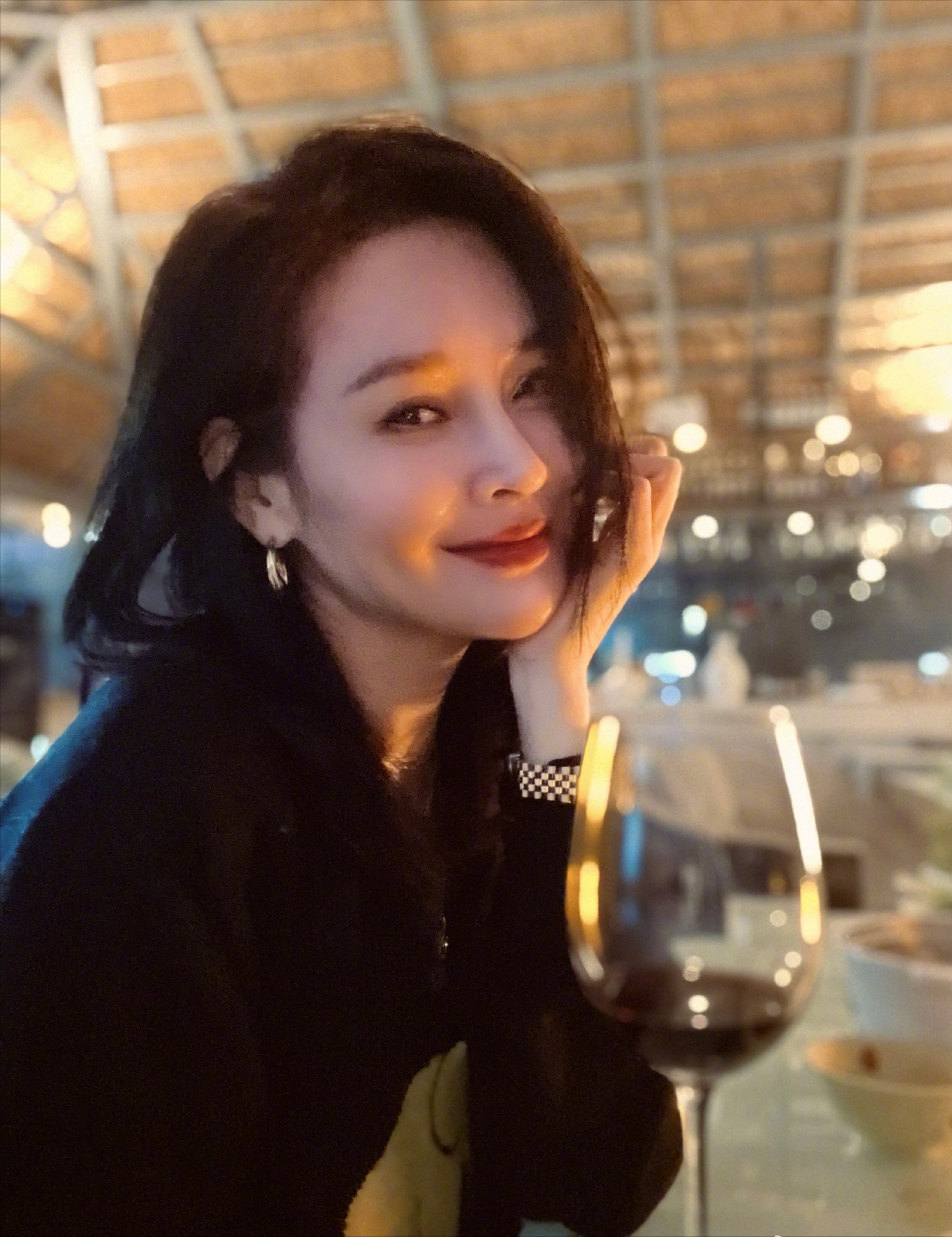 于明加老公是谁 现任(于明加丈夫胡俊:相亲娶女明星,直男婚后也可以变浪漫)