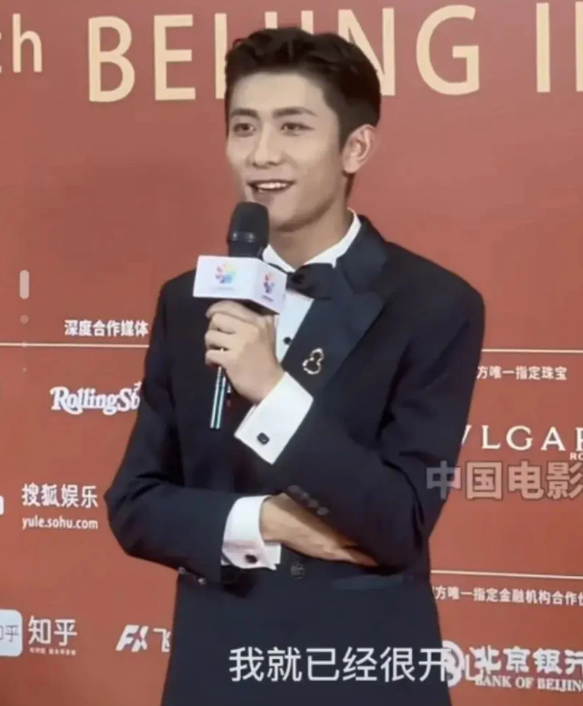 张一山是谁(张一山:从“天赋型”到“别把我当好演员”,30岁的他很卑微)