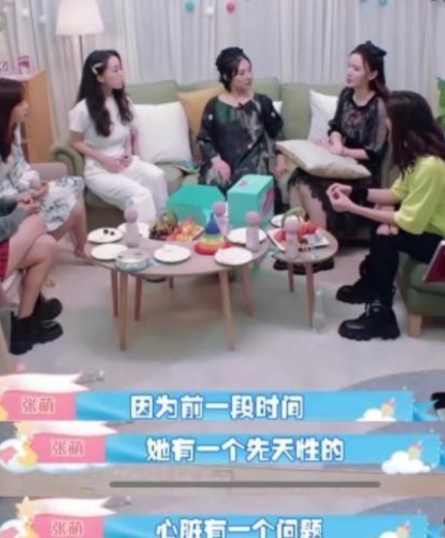 张萌的老公是谁(张萌与富豪老公过情人节,穿着泳衣长腿抢镜,男方送两大袋礼物)