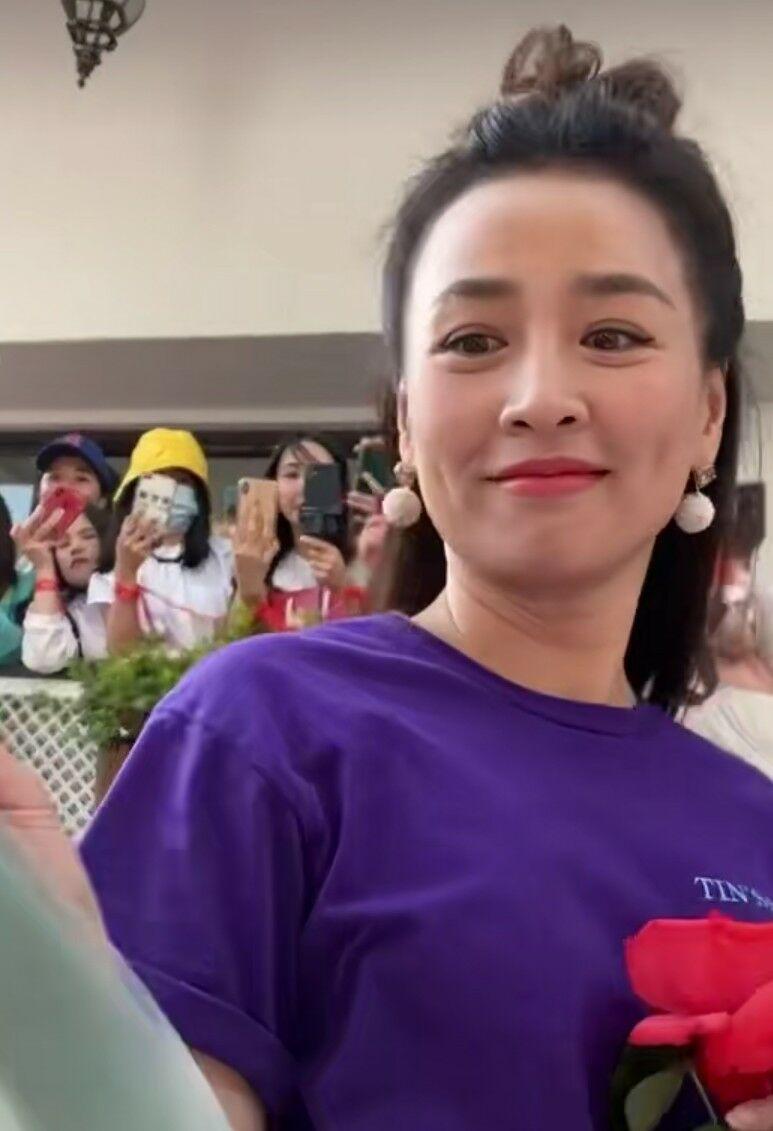 张庭的老公是谁(51岁张庭为60岁老公林瑞阳庆生,大秀恩爱,光脚出席活动太接地气)