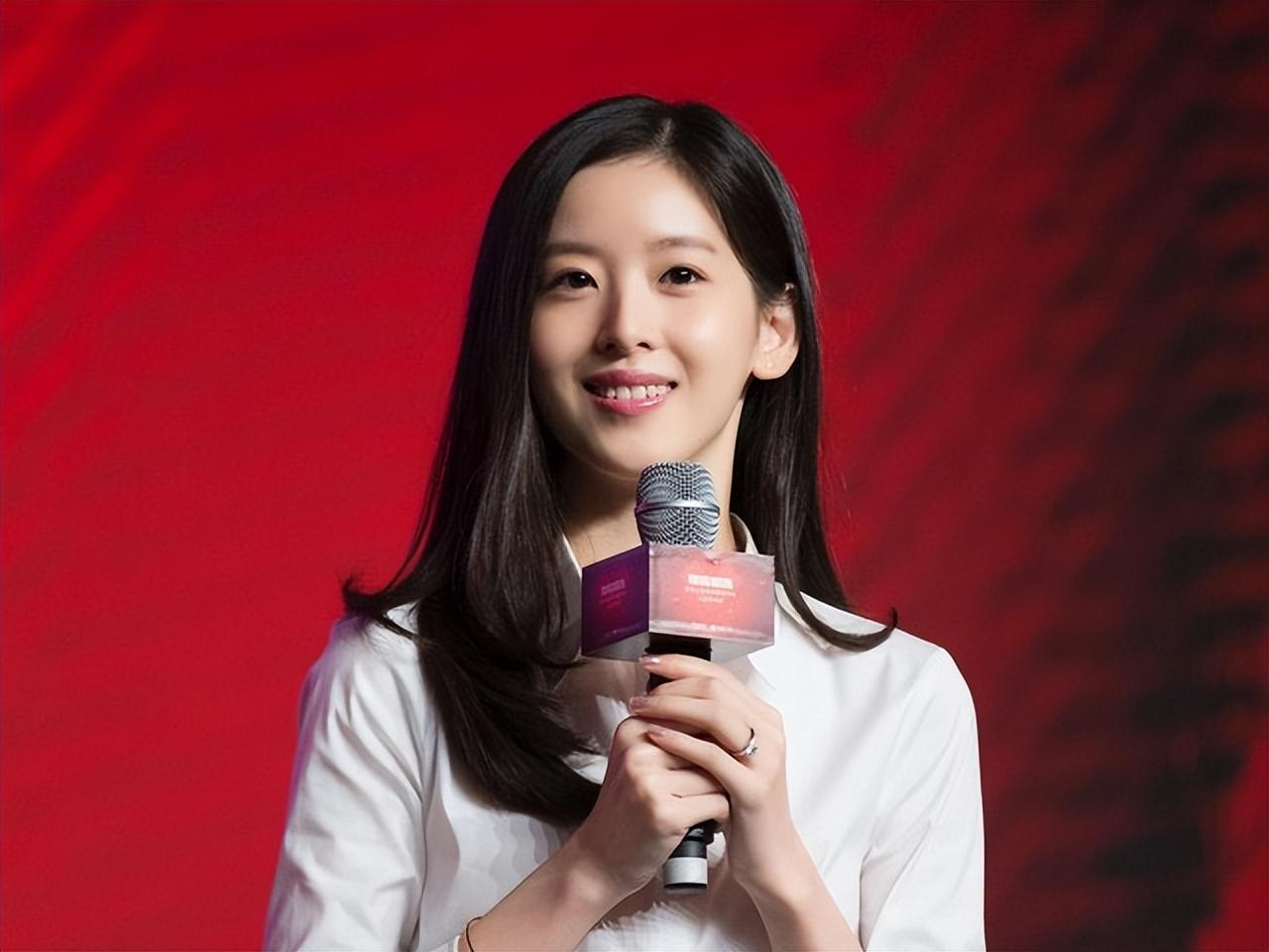 章泽天是谁(章泽天,嫁给刘强东7年,她的聪明让人刮目相看)