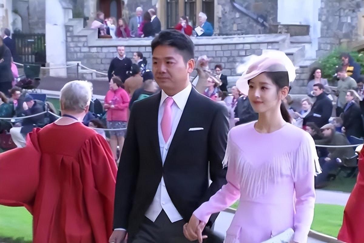 章泽天是谁(章泽天,嫁给刘强东7年,她的聪明让人刮目相看)