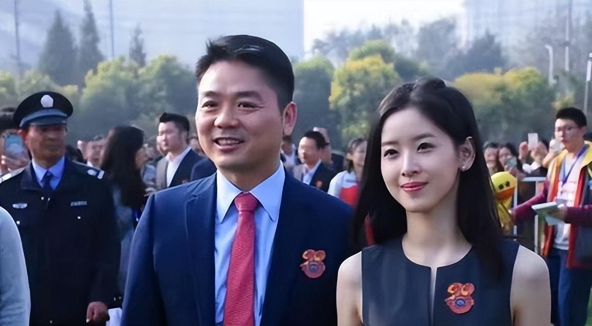 章泽天是谁(章泽天,嫁给刘强东7年,她的聪明让人刮目相看)