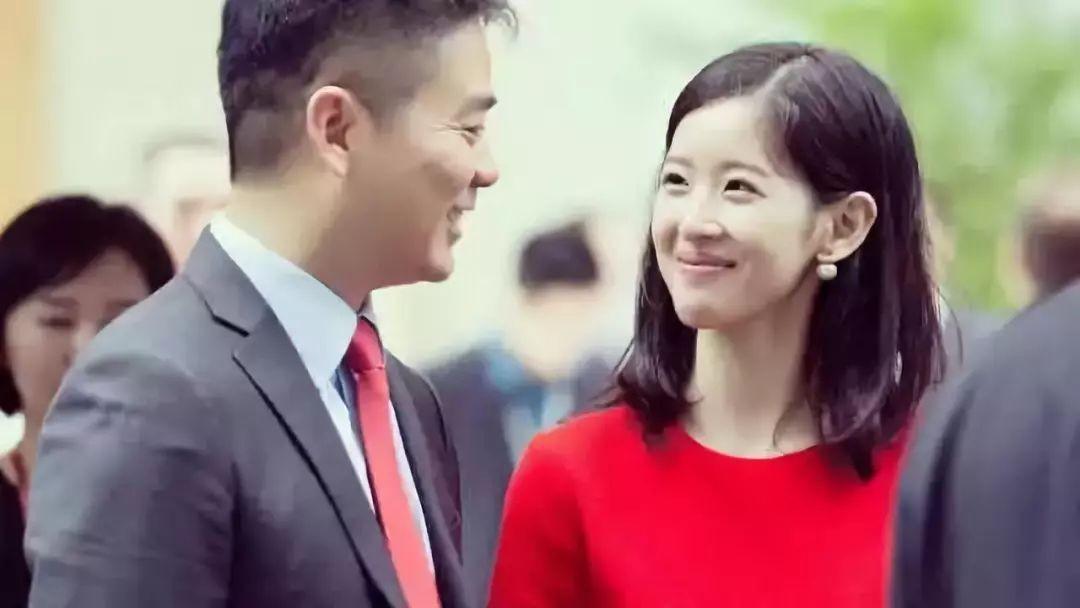 章泽天是谁(章泽天,嫁给刘强东7年,她的聪明让人刮目相看)