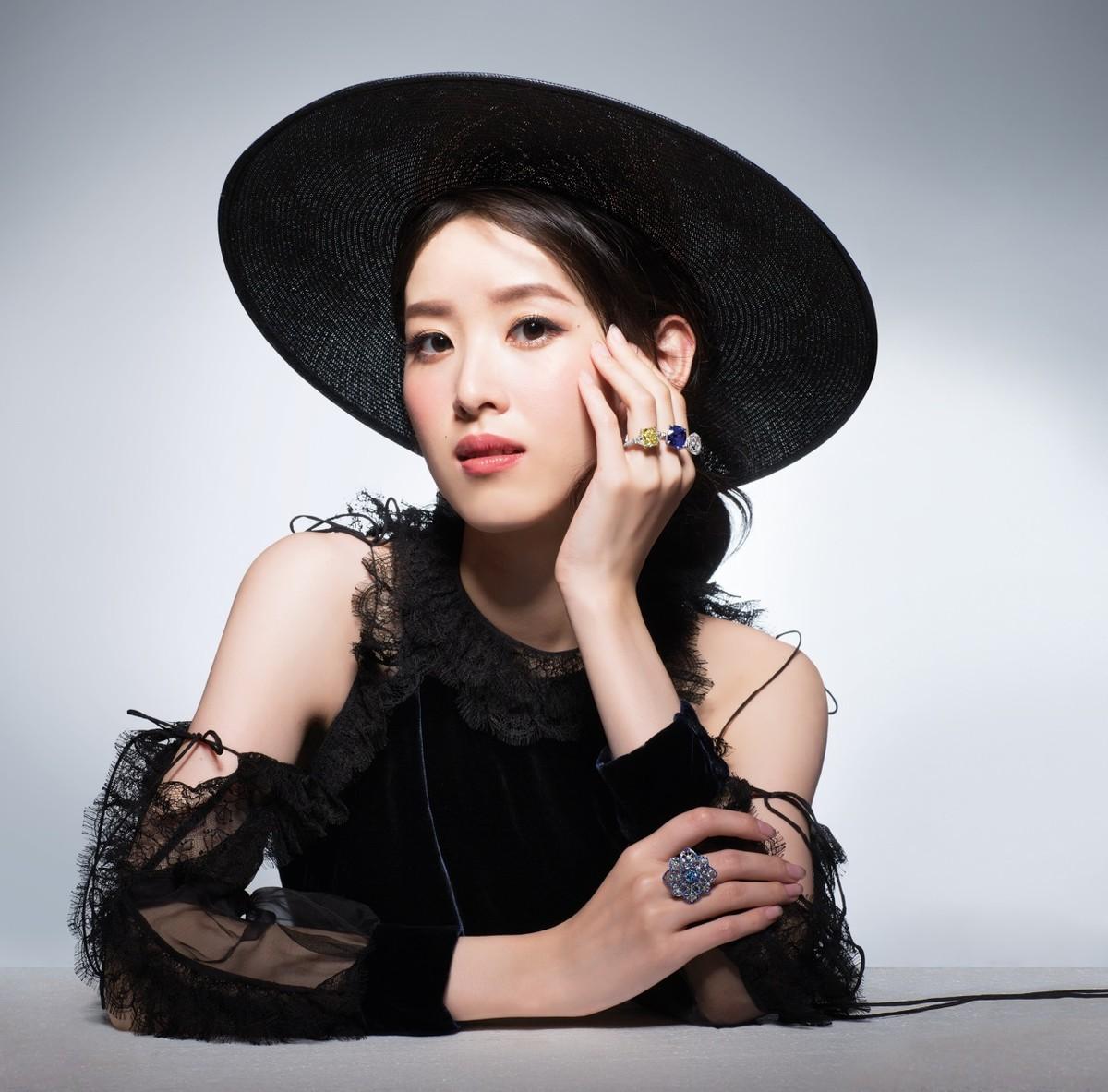 章泽天是谁(章泽天,嫁给刘强东7年,她的聪明让人刮目相看)