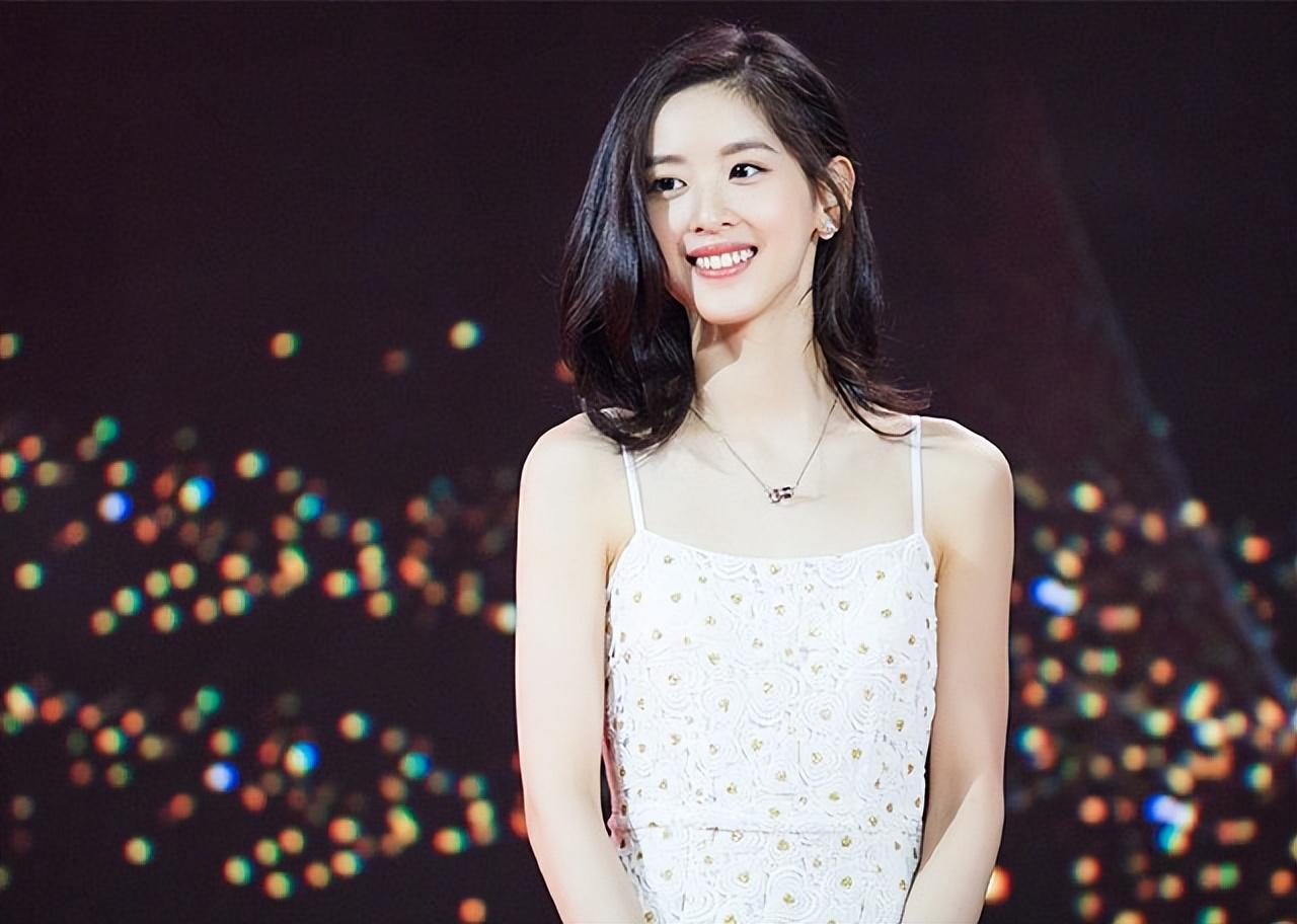 章泽天是谁(章泽天,嫁给刘强东7年,她的聪明让人刮目相看)