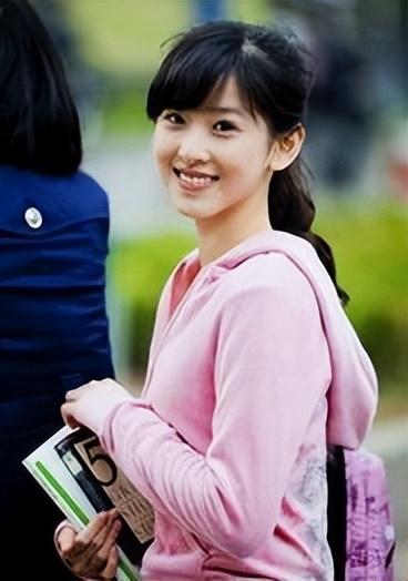 章泽天是谁(章泽天,嫁给刘强东7年,她的聪明让人刮目相看)