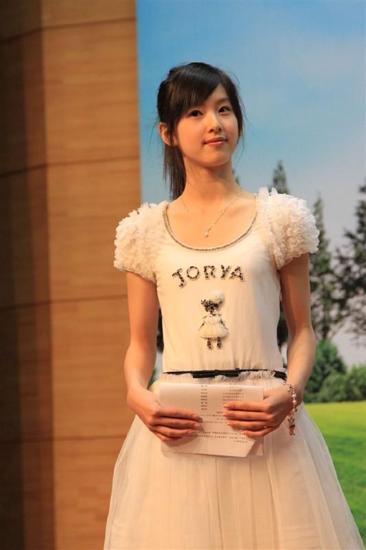 章泽天是谁(章泽天,嫁给刘强东7年,她的聪明让人刮目相看)