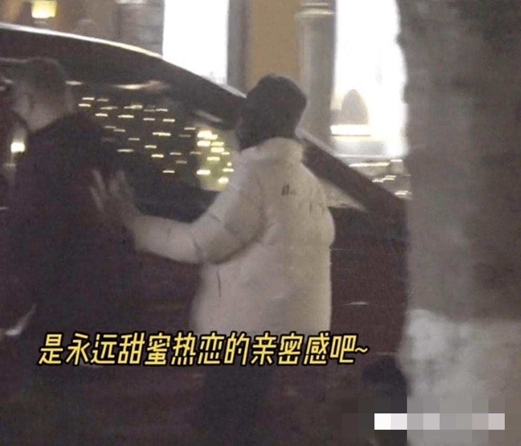 章子怡的老公是谁(章子怡汪峰过二人世界,搭老公肩膀俏皮似小孩,六年生俩娃甜如热恋)