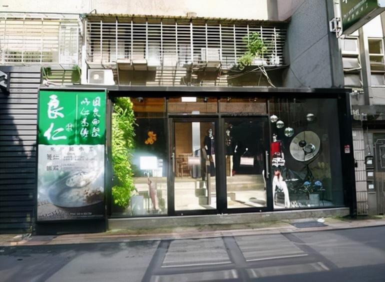 钟汉良的妻子是谁啊(钟汉良的隐婚妻子谢易烨,知名设计师,不老男神霸屏背后的贤内助)