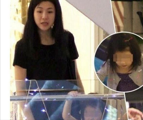 钟汉良的妻子是谁啊(钟汉良的隐婚妻子谢易烨,知名设计师,不老男神霸屏背后的贤内助)