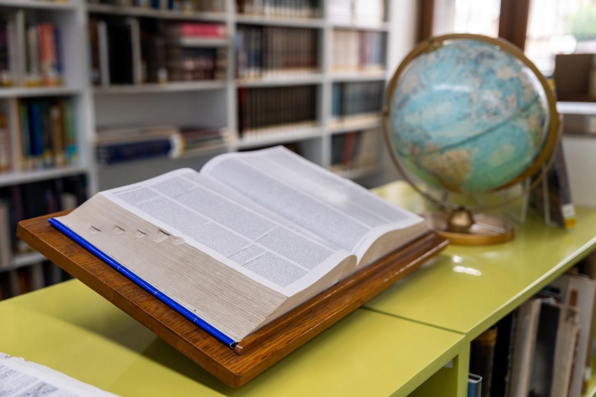 书是人类进步的阶梯是谁说的（为什么高尔基说书籍是人类进步的阶梯）